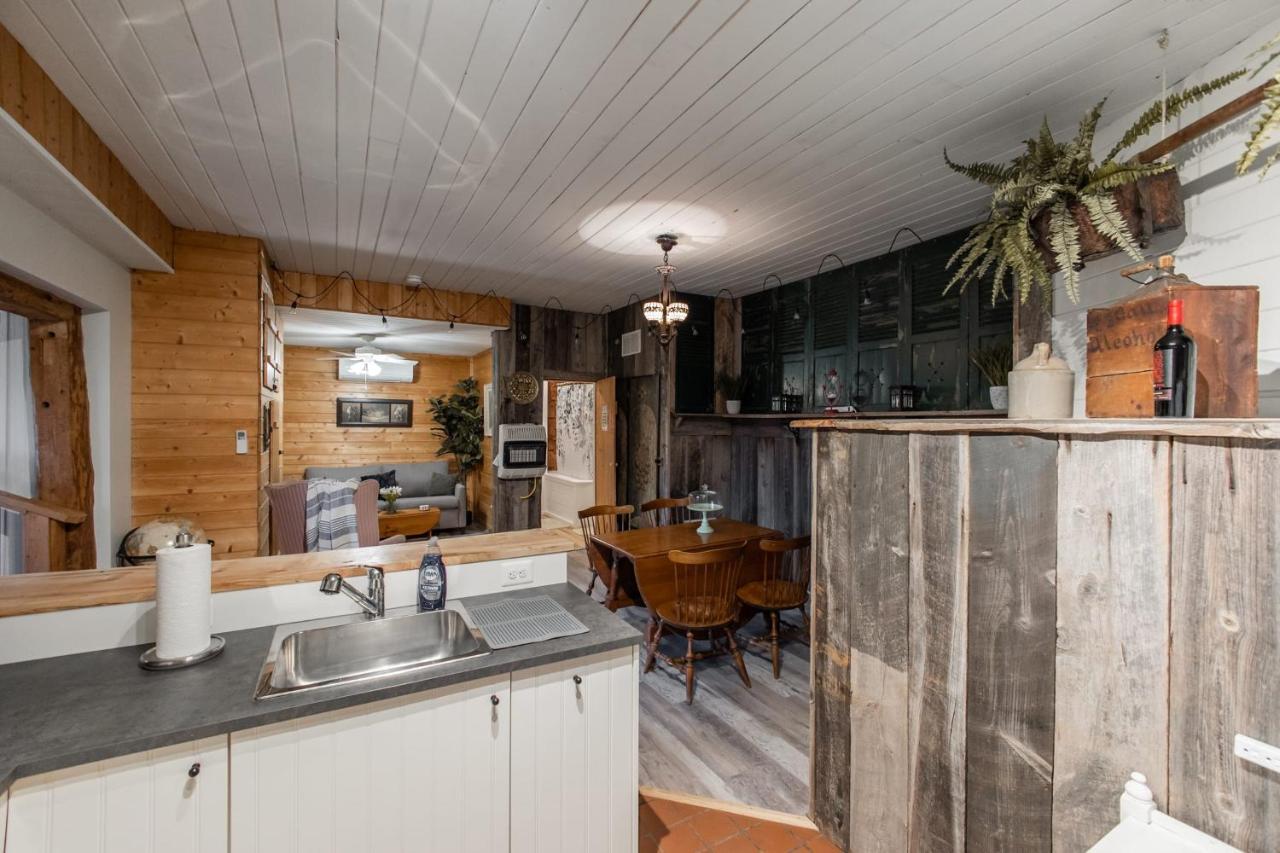 Riverside Log Cabin W Hot Tub Fire Pit Huge Deck Rileyville エクステリア 写真
