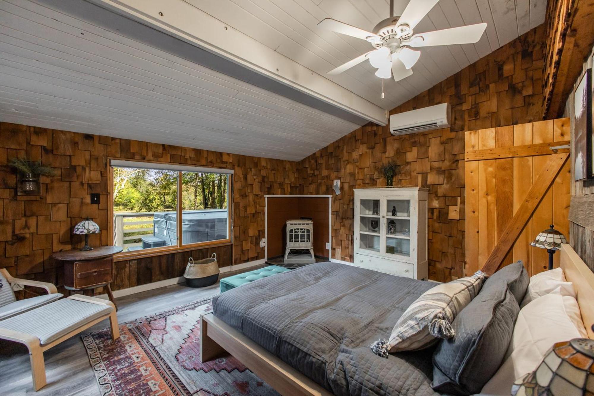 Riverside Log Cabin W Hot Tub Fire Pit Huge Deck Rileyville エクステリア 写真